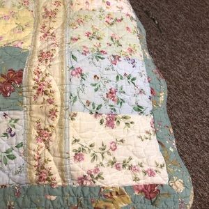 Quilted bedspread queen size